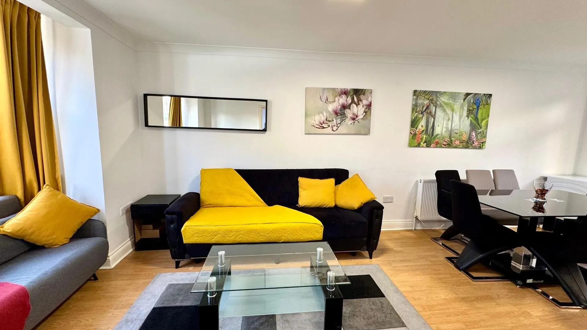 3 Bedrooms Spacious House, Separate Reception, 2 Full Bathrooms, Parking, Garden لندن 0*,  المملكة المتحدة