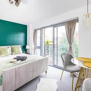  Apartment Bow Wharf United Kingdom
